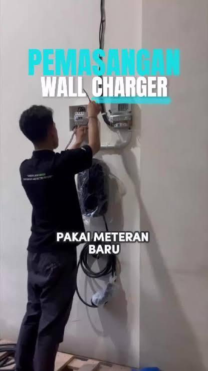 Tim teknisi profesional siap melayani instalasi wall charger