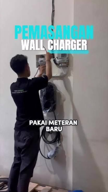 Tim teknisi profesional siap melayani instalasi wall charger